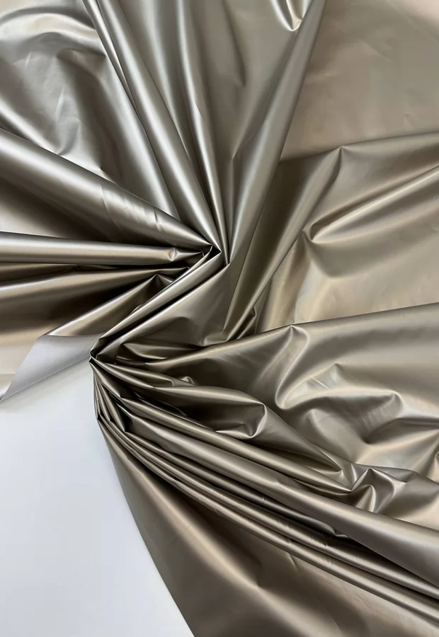 Плащевые ткани металлик: тренд этого сезона 💫  - Ткани FF Москва