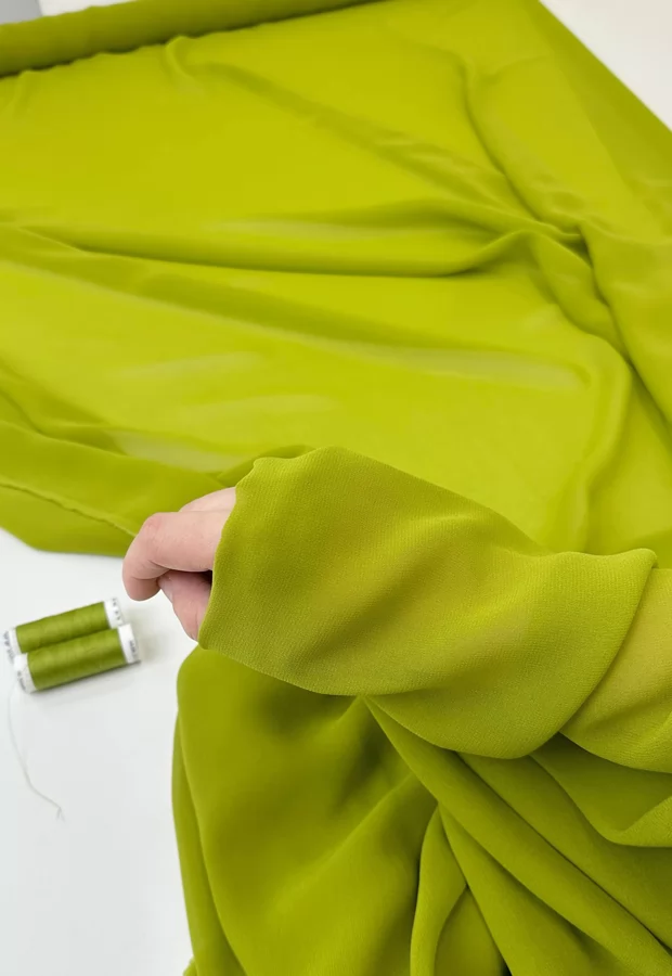 Яркий, свежий: зелёный шифон из натурального шёлка от MAX MARA 🍏 - Ткани FF Москва