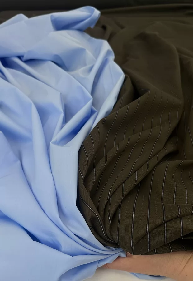 Стильное сочетание для офиса: классическая рубашка и костюмный хлопок в полоску 💙 - Ткани FF