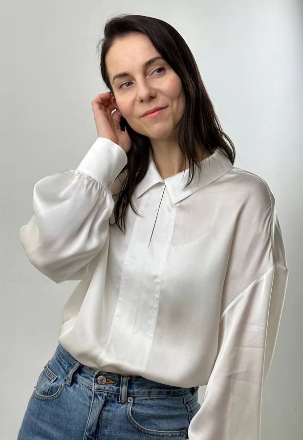 Белый вискозный атлас: ваша идеальная блузка, платье или юбка 💫  - Ткани FF Москва