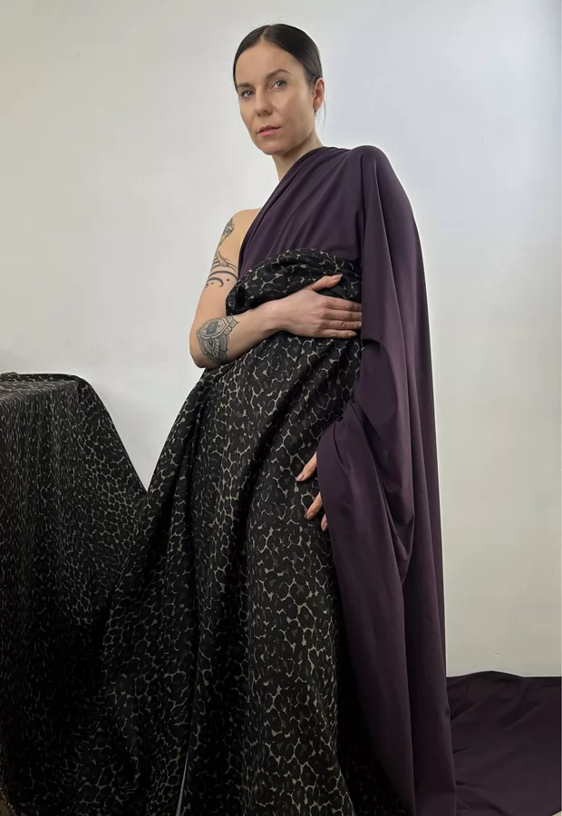 Сочетание с хлопковым жаккардом: глубокие, насыщенные оттенки для рокового образа 😍 - Ткани FF