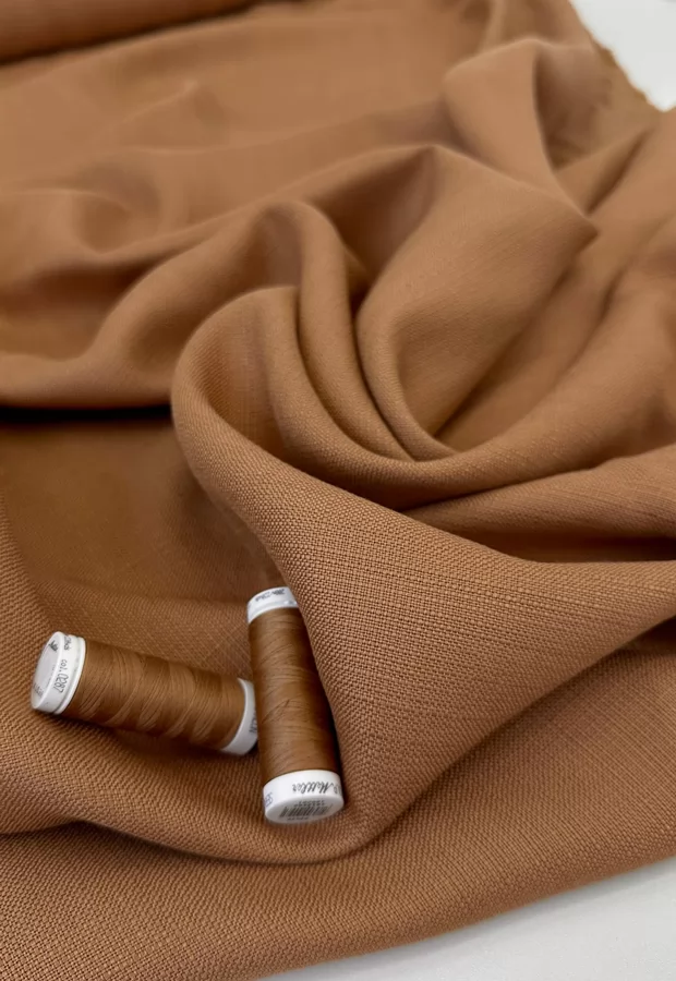 Какой цвет: костюмный лён с вискозой в оттенке карамели 💫  - Ткани FF Москва