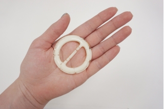 Пряжка круглая пластик ванильная диаметр 55 мм PRT-(R)- 01092018
