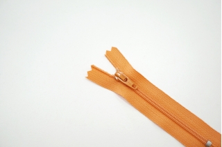 Молния брючная спиральная неразъёмная приглушенно-оранжевая YKK 9 см G25 14102171