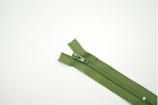 Молния брючная спиральная неразъёмная травянисто-зеленая YKK 10 см G25 14102189