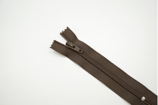 Молния брючная спиральная неразъёмная серо-коричневая YKK 10,5 см G25 14102194