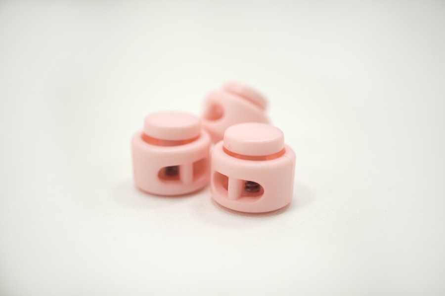 Фиксатор для шнурка пластик нежно-розовый 10072111 -  в интернет .
