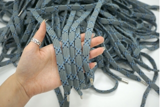 Шнурок серо-зеленый с сине-голубыми вкраплениями 100 см-A05 16072119