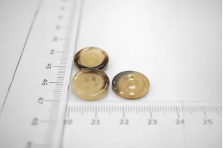 Пуговица костюмно-рубашечная пластик 15 мм бежево-коричневая под рог-(M1)- 6012222