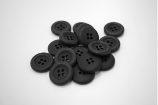 Пуговица матовая костюмно-рубашечная пластик чёрная 20 мм- (T1) 3012282