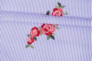 ОТРЕЗ 0,5 М ДЕФЕКТ Хлопок с цветочной вышивкой MAX MARA в синюю полоску MM (ДФ4) 16022420-4