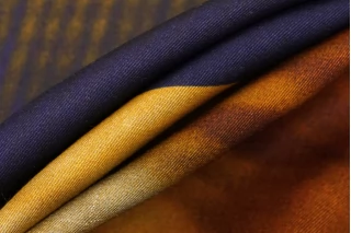 ОТРЕЗ 1,75 М ДЕФЕКТ Вискоза плательная диагональная Max Mara КУПОН Сине-фиолетовая абстракция MM (ДФ1) 14042563-1