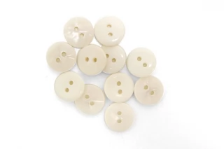 Пуговица костюмно-плательная пластик молочная  15 мм  (I-3) 10072505