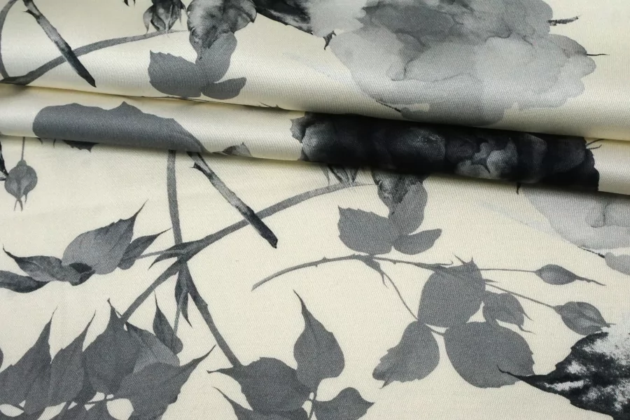 Атласная вискоза плательная Цветы Серые на молочном IDT H21/9 i10 20112505