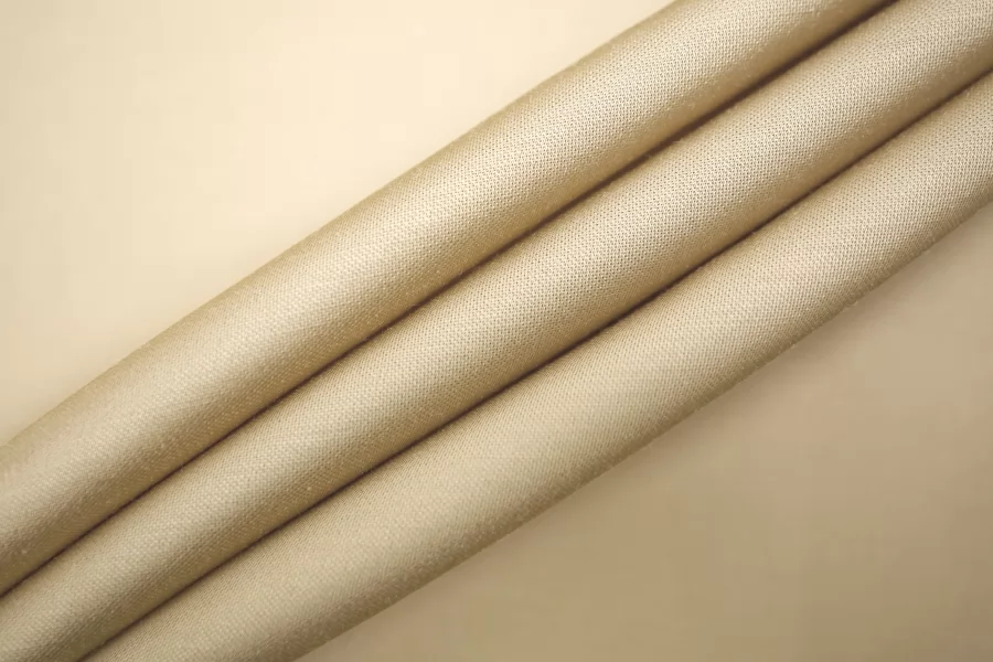 Атласная вискоза плательно-блузочная Светлая песочно-бежевая IDT H22/1 J33 20112516