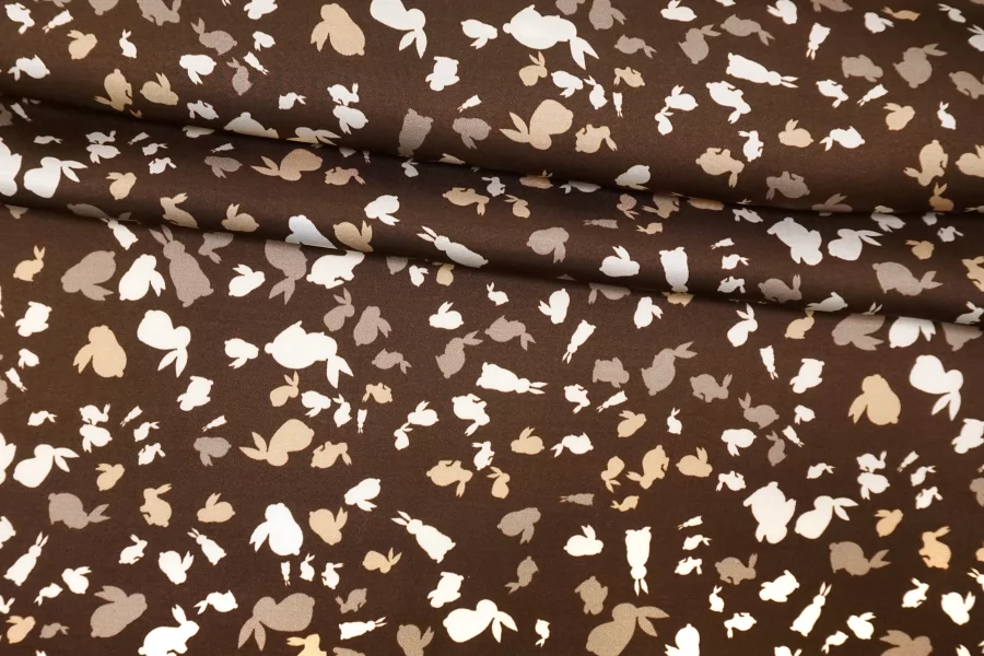 Атласная вискоза плательно-блузочная Зайчики на коричневом CVC H21/9 i70 21112558