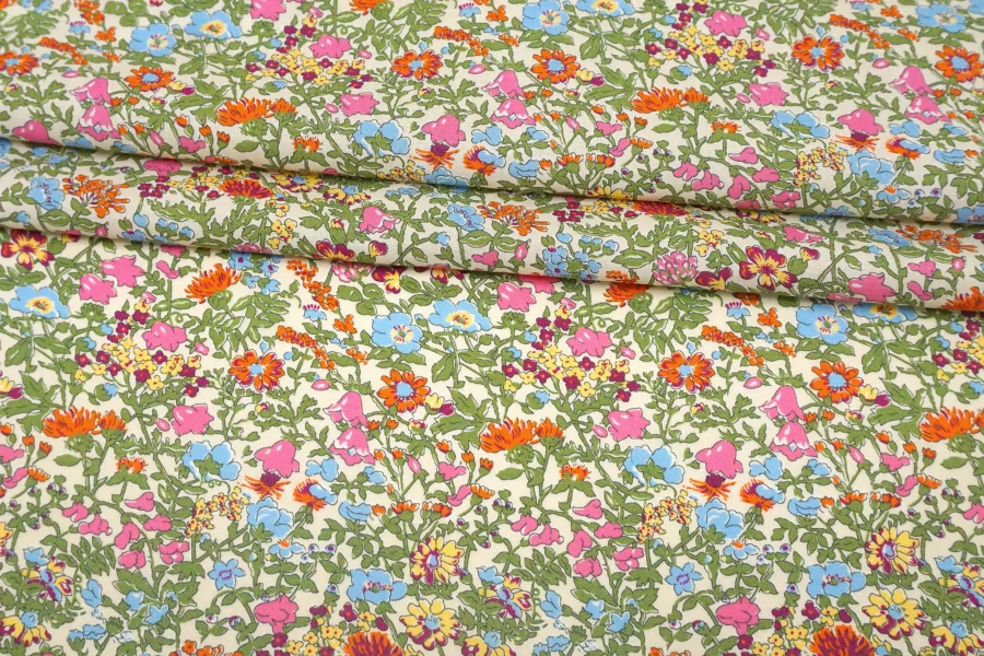 Вискоза плательно-блузочная LIBERTY Цветы на молочном CVC H9/5 H70 21112578