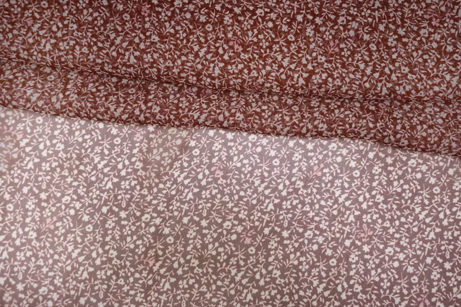 Шифон шёлковый MAX MARA Белые цветы на винном MM H28/1 N50 30092572