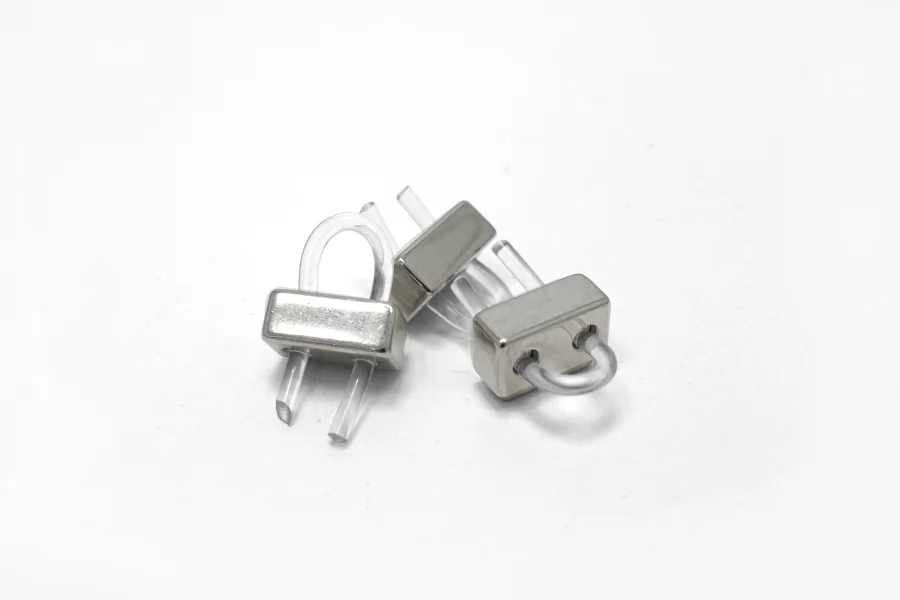 Фиксатор для шнурка металл серебряный  (Z2) 17112511