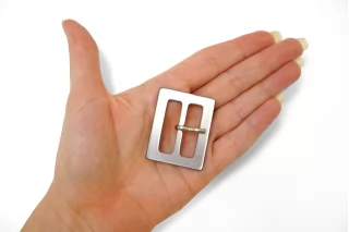 Пряжка пластик серая перламутровая 30х40 мм (R2) 25112502