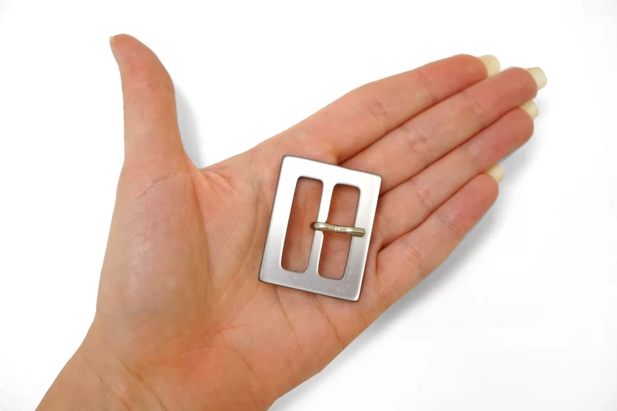 Пряжка пластик серая перламутровая 30х40 мм (R2) 25112502