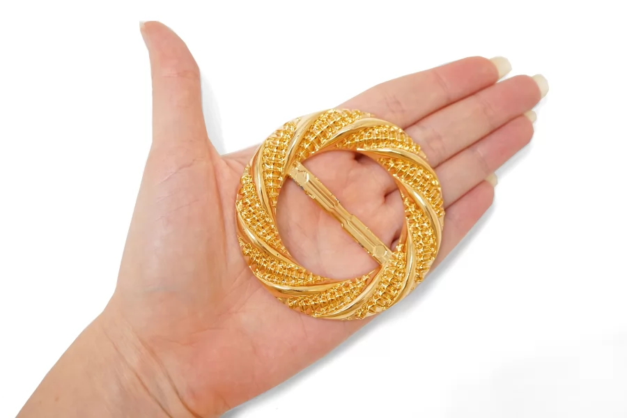 Пряжка пластик золотая 70 мм (W-3) 25112504