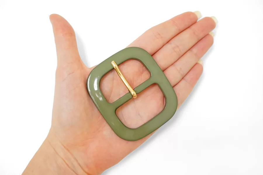 Пряжка пластик зеленая 70х60 мм 25112505