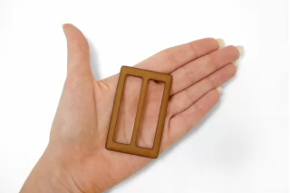 Пряжка пластик коричневая 40х62 мм (YY-2) 25112508