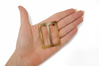 Пряжка пластик бежевая 40х50 мм (YY-2) 25112510