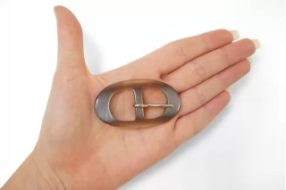 Пряжка пластик коричневая перламутровая 55х35 мм (T-2) 25112514