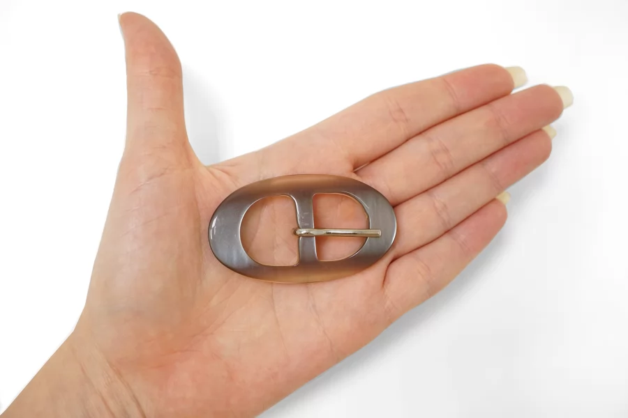 Пряжка пластик коричневая перламутровая 55х35 мм (T-2) 25112514