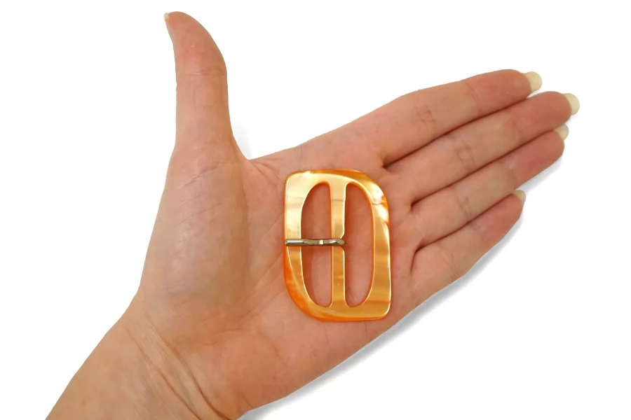 Пряжка пластик оранжевая перламутровая 35х50 мм (YY-2)25112515