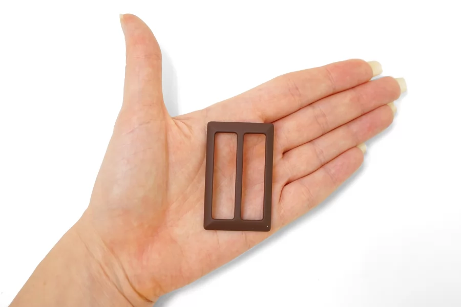 Пряжка пластик коричневая 30х50 мм (T-2) 25112517