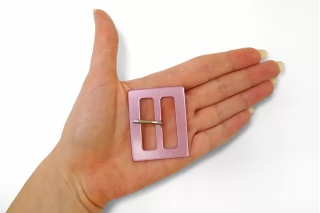 Пряжка пластик розовая перламутровая 38х48 мм (R-2) 25112528