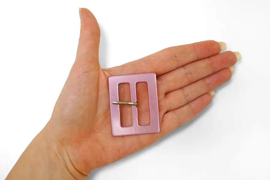 Пряжка пластик розовая перламутровая 38х48 мм (R-2) 25112528