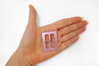 Пряжка пластик розовая перламутровая 30х35 мм (R-2) 25112564