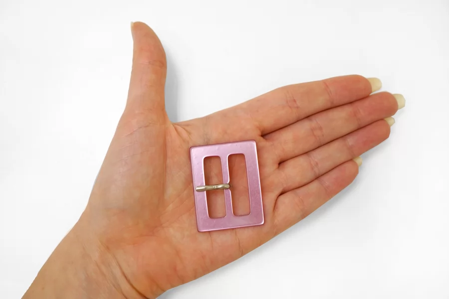 Пряжка пластик розовая перламутровая 30х40 мм  (R-2) 25112531