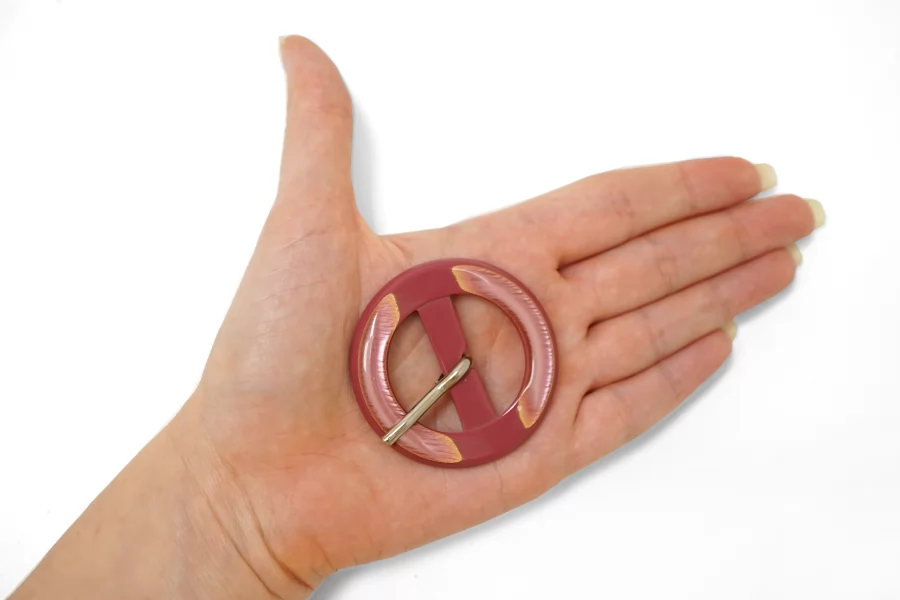 Пряжка пластик розовая перламутровая 50 мм  (T-2) 25112532