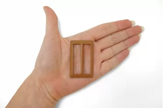 Пряжка пластик светло-коричневая 30х50 мм  (YY-2) 25112537