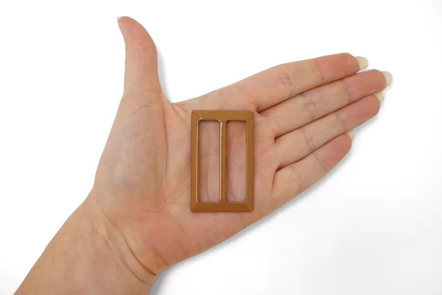 Пряжка пластик светло-коричневая 30х50 мм  (YY-2) 25112537