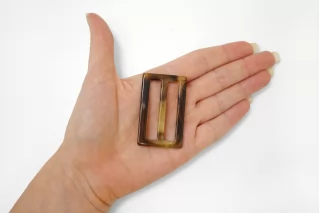 Пряжка пластик коричневая под рог 30х50 мм (T-2) 25112540