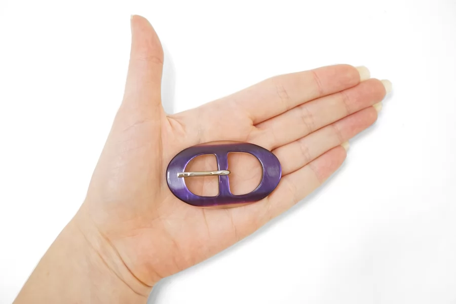 Пряжка пластик фиолетовая перламутровая 55х35 мм  (T-2) 25112544