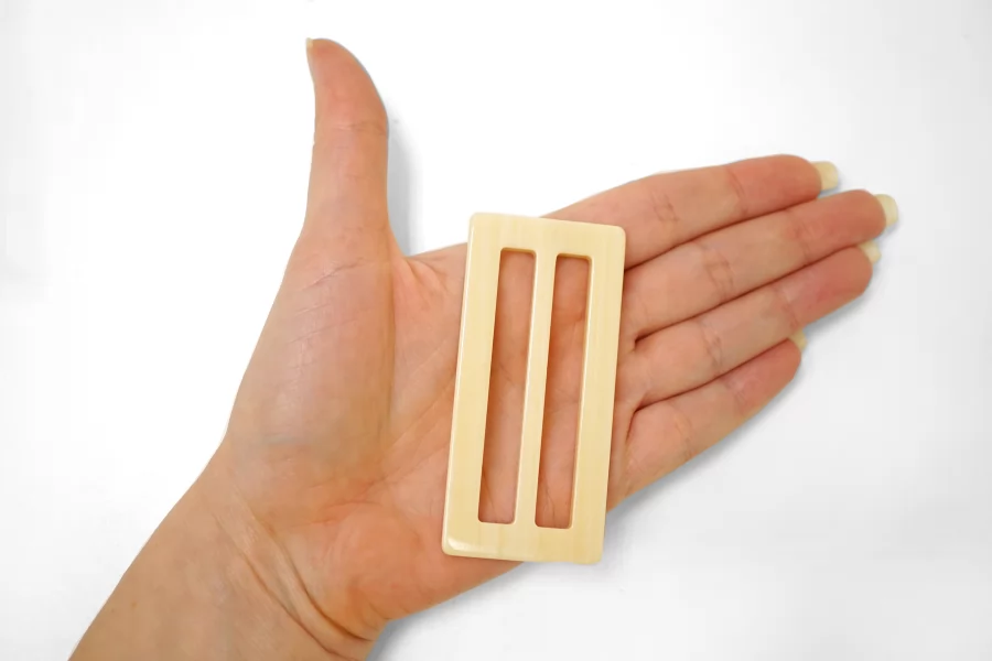 Пряжка пластик бежевая 35х75 мм  (YY-2) 25112549