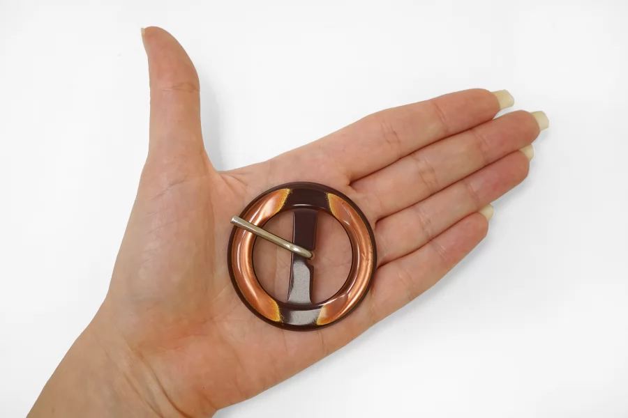 Пряжка пластик коричневая перламутровая 50 мм  (T-2) 25112557