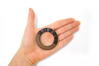 Пряжка пластик коричневая  50 мм  (YY-2) 25112558