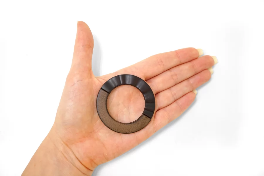 Пряжка пластик коричневая  50 мм  (YY-2) 25112558