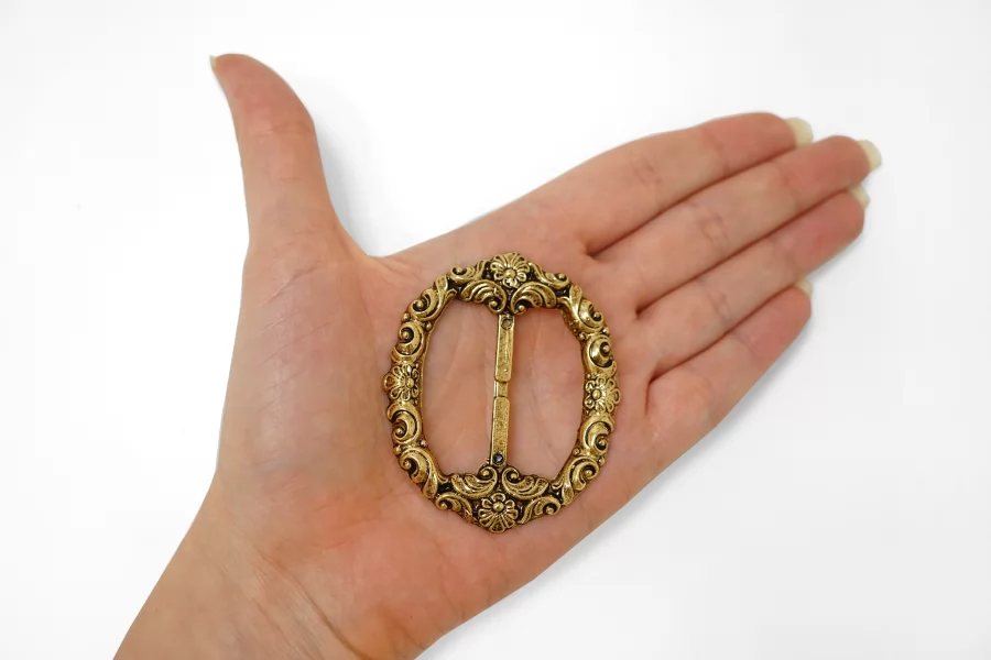 Пряжка пластик золотая 45х55 мм  (W-3) 25112565