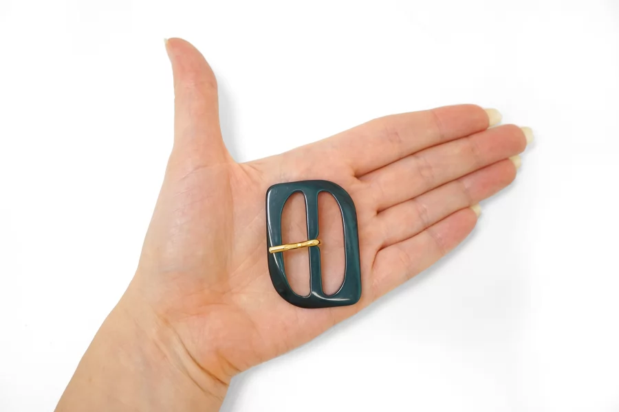 Пряжка пластик темно-зелёная перламутровая 35х50 мм  (YY-2) 25112567