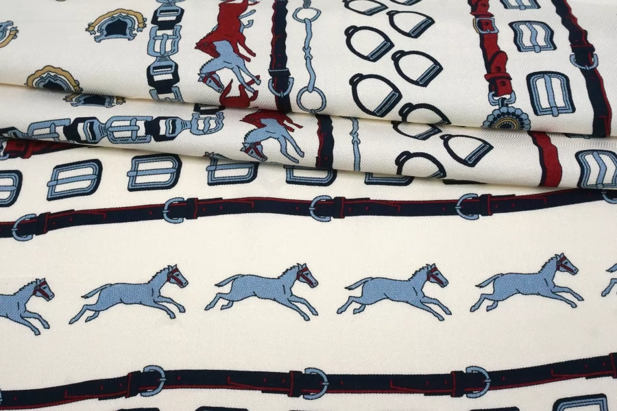 Плательная твиловая вискоза EMME MARELLA В платочном стиле лошади на белом MM Н21/7 H10 1102534