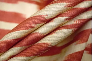 Атлас шелковый Max Mara Купон Абстракция красно-бежевая с цветами H00 EE11 30092559